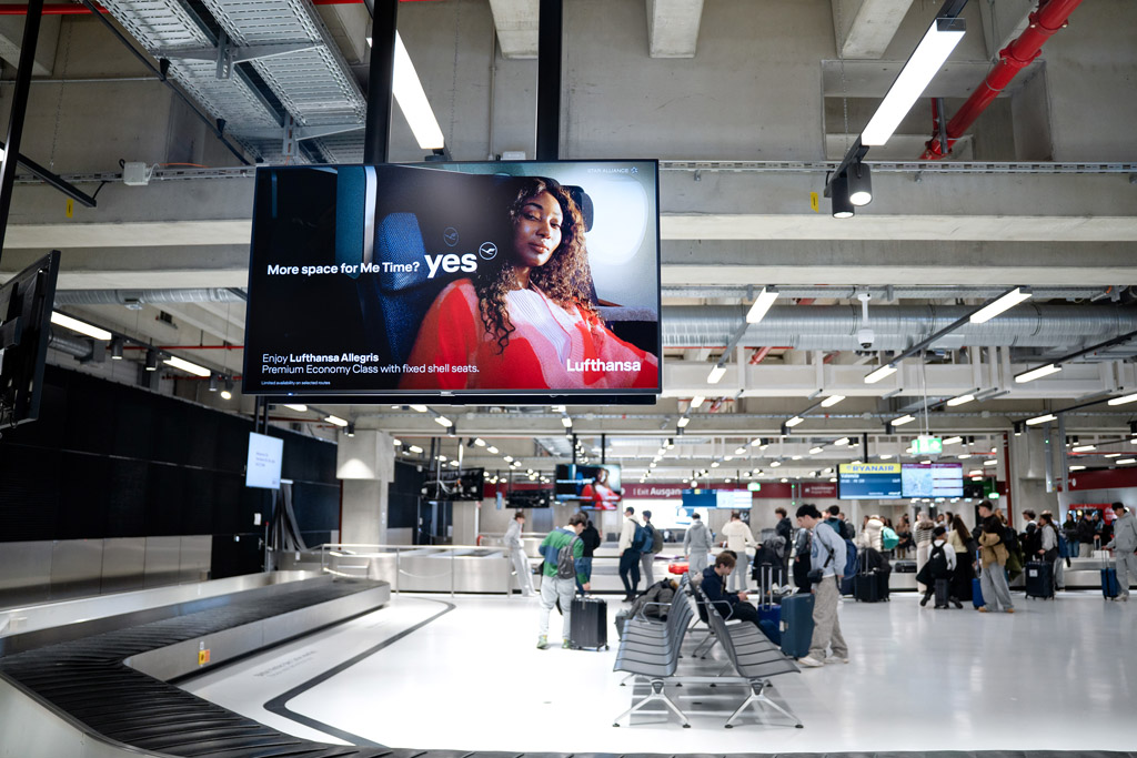 Digitale Screens Ankunft BER