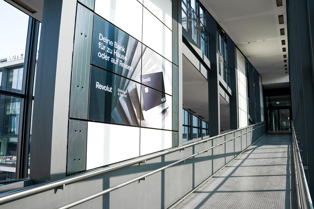 Folienbranding Treppenhäuser, BER