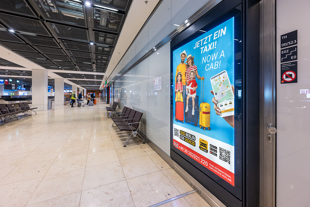 Postervitrine Gepäckausgabe