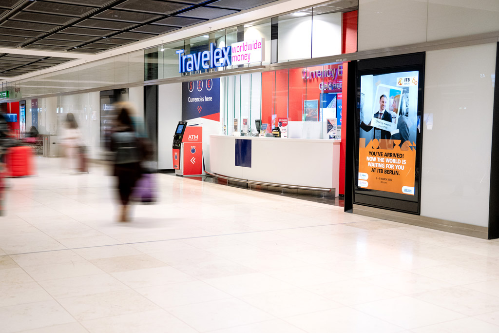 Postervitrine Gepäckausgabe