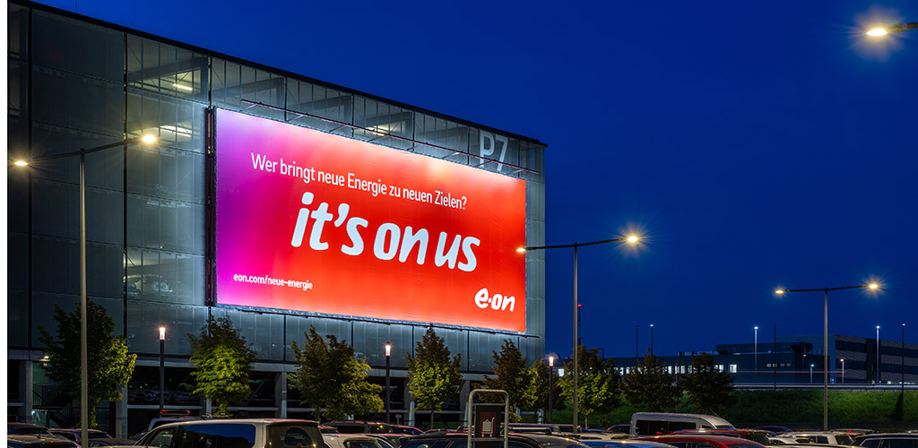 Riesenposter an der Airport City
