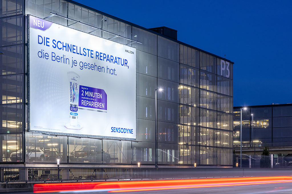 Riesenposter Vorfahrt Abfahrt