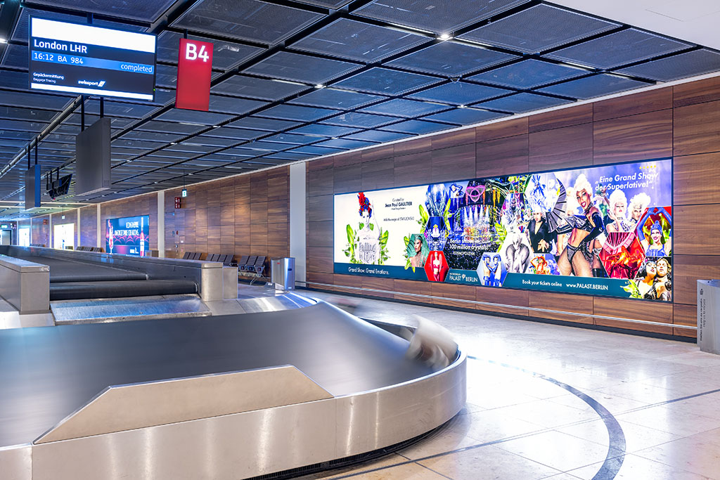 Werbung am Flughafen BER, 1.3.2024