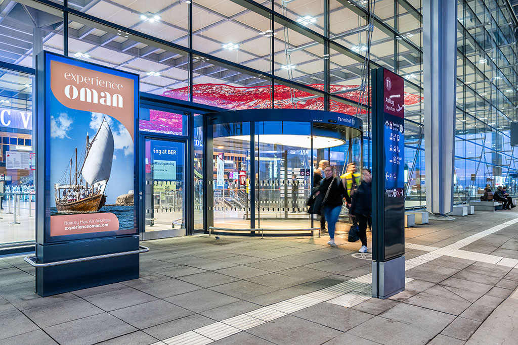 Werbung am Flughafen BER, 1.3.2024