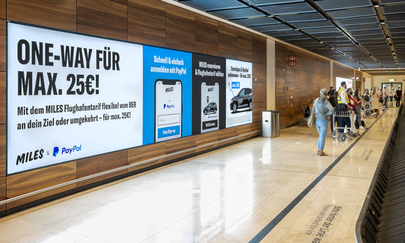 Werbung am Flughafen BER, 27.6.2021