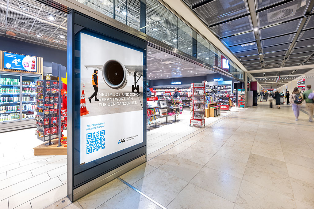 Werbung am Flughafen BER, 1.3.2024 Werbung am Flughafen BER, 1.3.2024