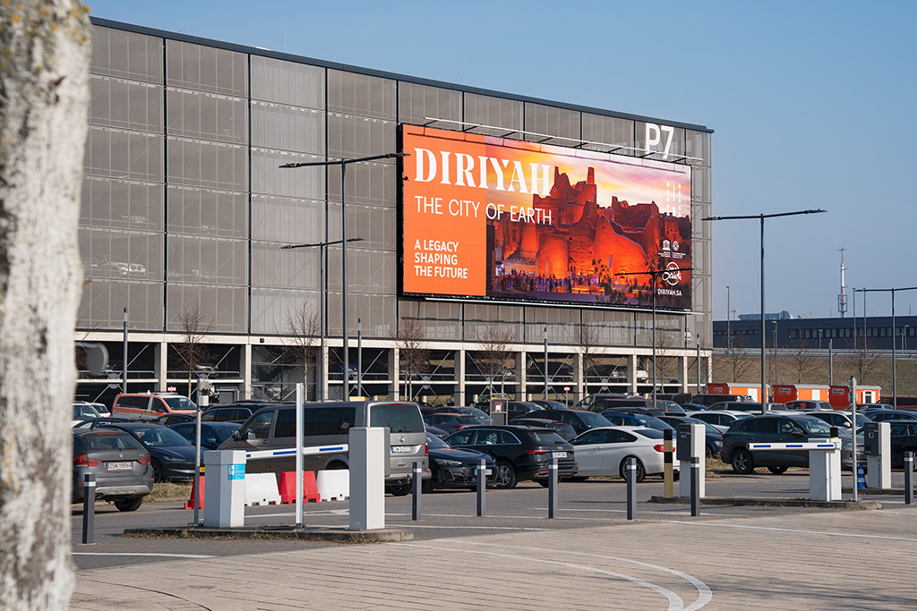 Riesenposter Diriyah, 2025