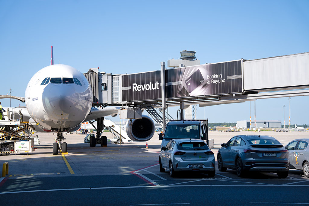 Passenger boarding bridges Revolut 2025