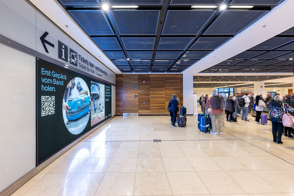 Landscape L baggage claim, Uber, BER