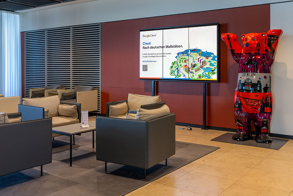 Digital Screens Lounge Tempelhof