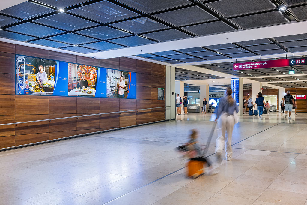 Landscape L Arrival Gangway BER