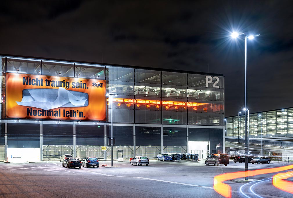 Giant Poster car rental service return