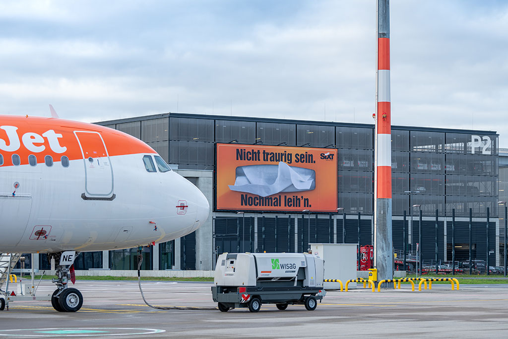 Werbung am Flughafen BER - 2.11.2020