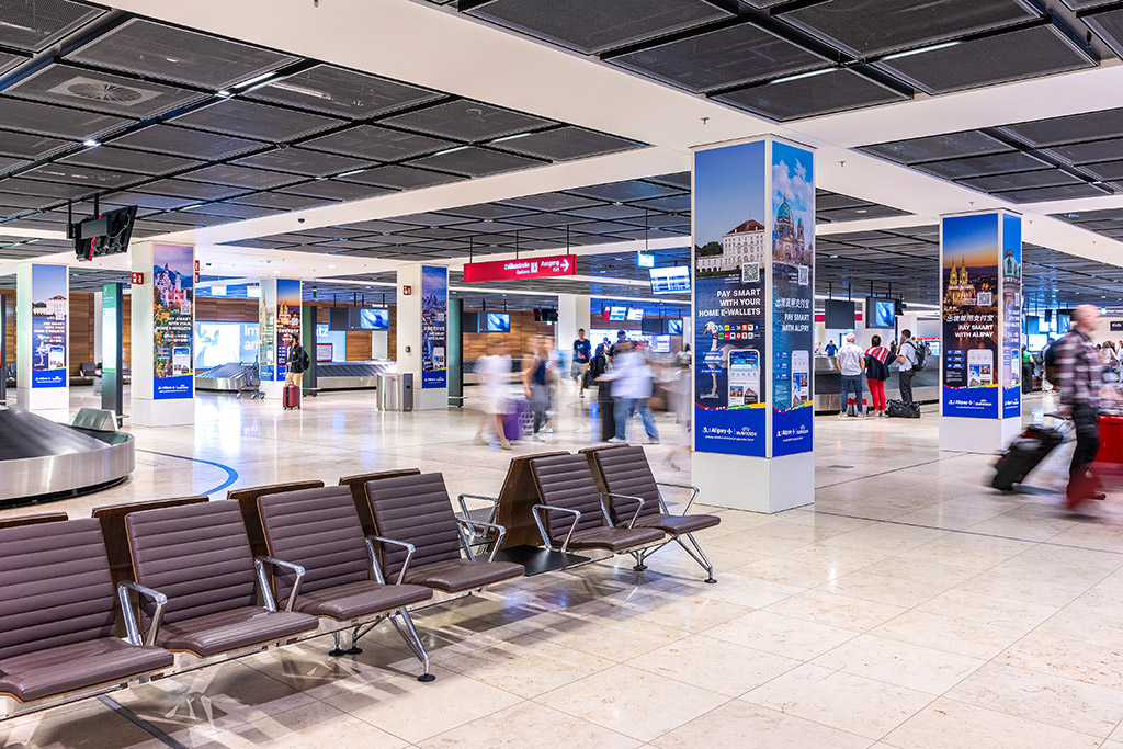 Werbung am Flughafen BER