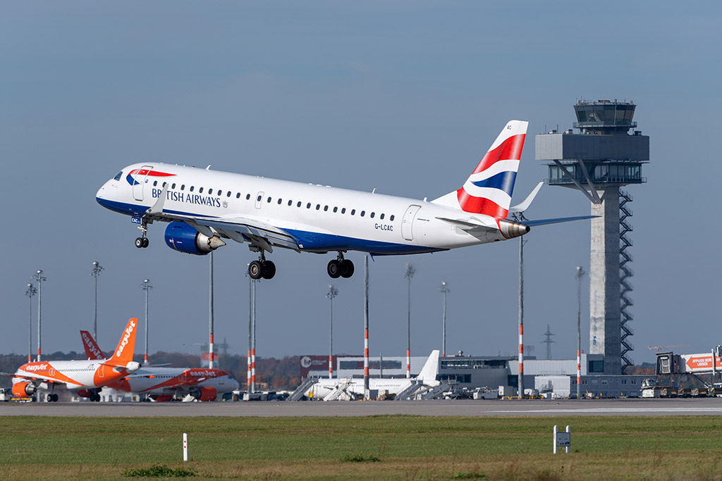 Roll film: Advertising spaces departing