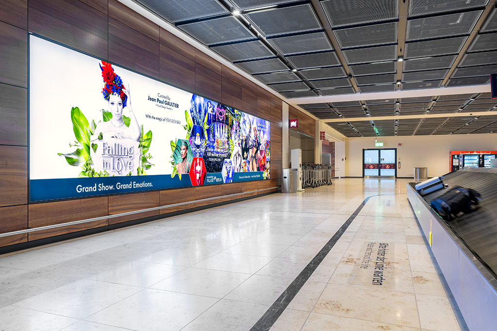 Werbung am Flughafen BER, 1.3.2024