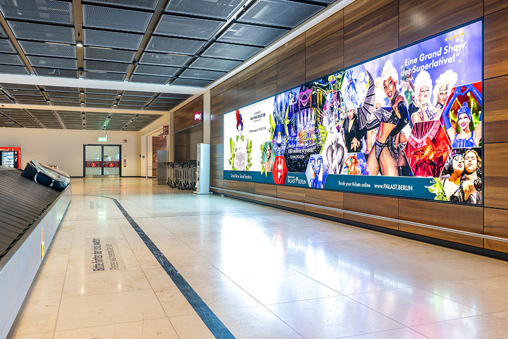 Werbung am Flughafen BER, 1.3.2024