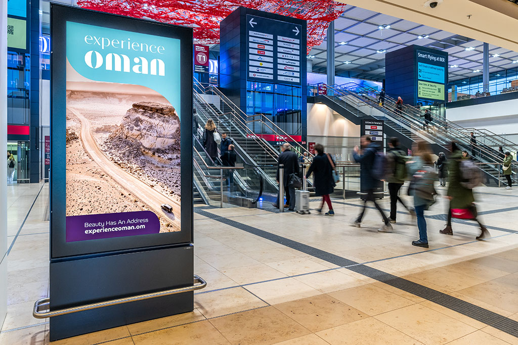 Werbung am Flughafen BER, 1.3.2024