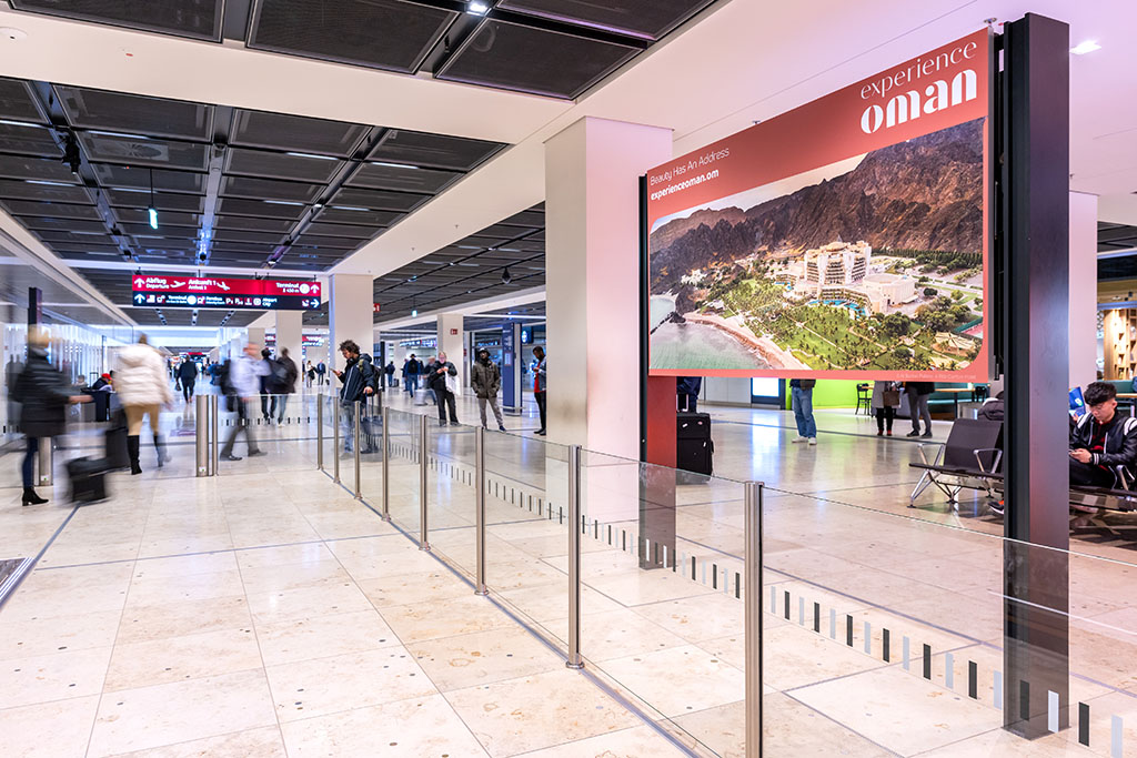 Werbung am Flughafen BER, 1.3.2024