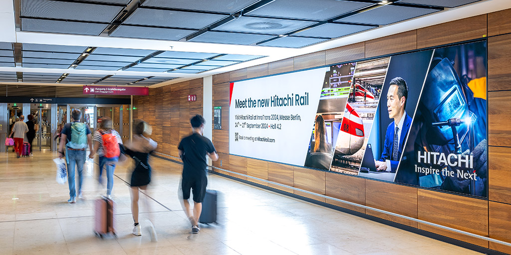 Werbung am Flughafen BER, September 2024