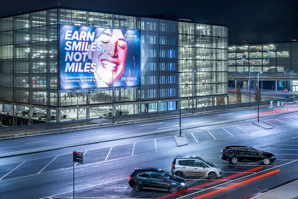 Werbung am Flughafen BER – Januar 2022