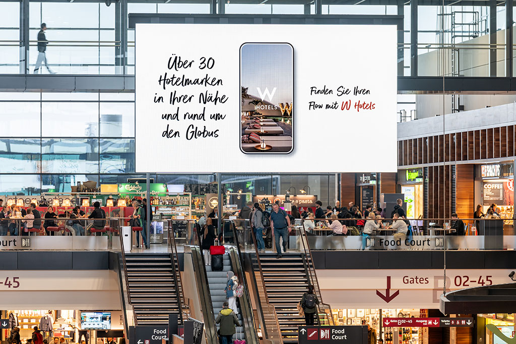 Werbung am Flughafen BER, 3. Dezember 2021