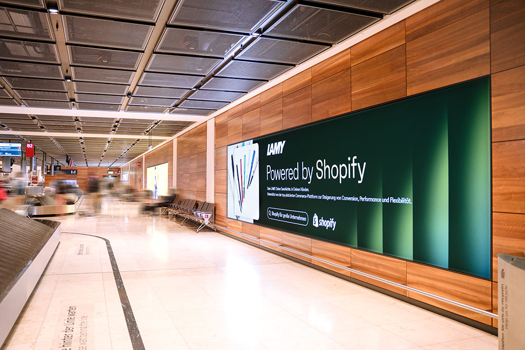 Landscapes XL baggage claim area