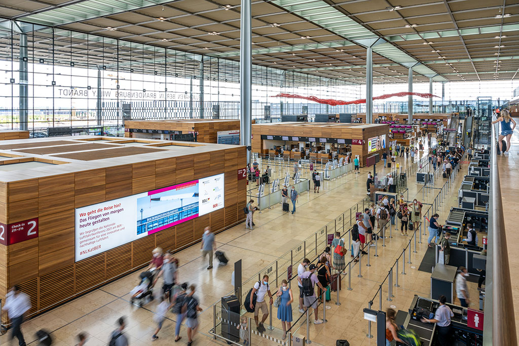 Landscape XL Check-in area