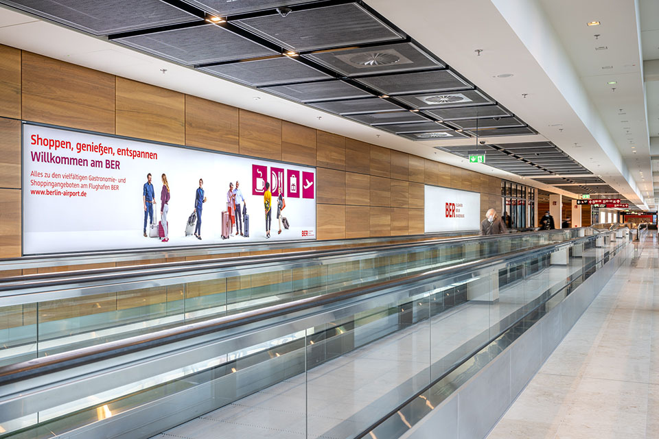 Landscape L Main Pier moving walkway Schengen